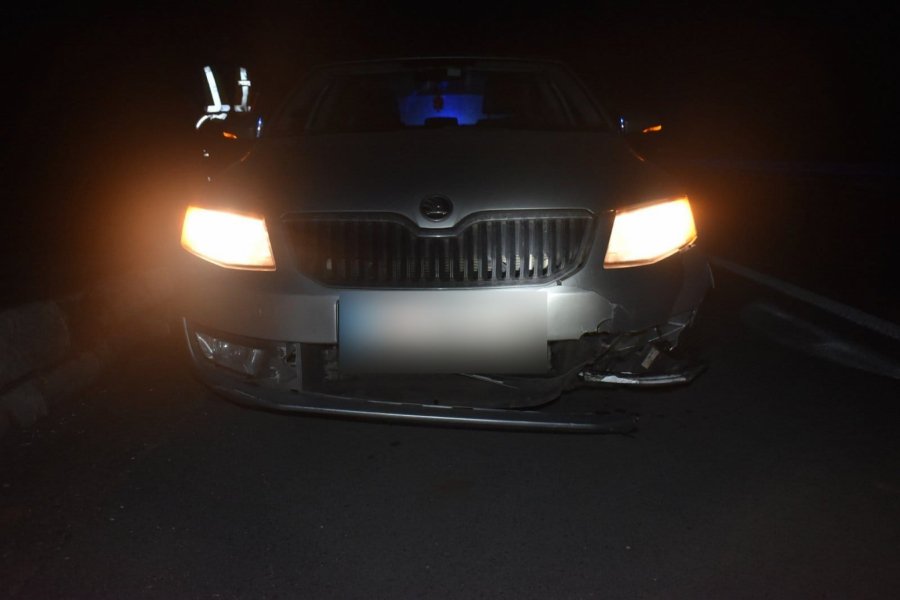 Automobil Srđana Milivojevića, slikan na uviđaju, nakon &scaron;to je usmrtio psa koji živi na ulici &ndash; na putu kod Aleksinca, 07.02.2025. Foto: Novosti